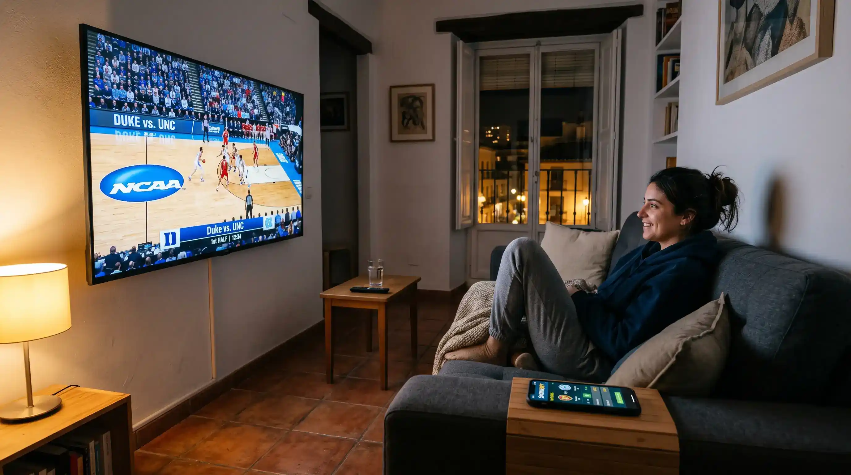 Apostador español siguiendo un partido de baloncesto NCAA en horario nocturno desde España